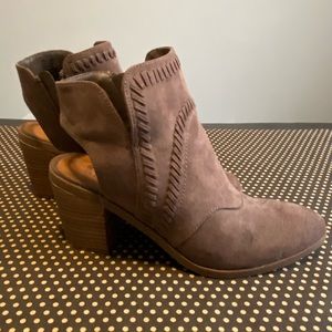 Sanoma booties sz 7.5